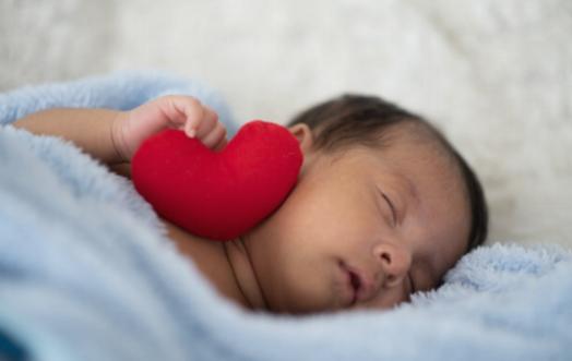 수면 교육의 균형: 영아 및 유아의 안전한 유대 관계를 위한 팁