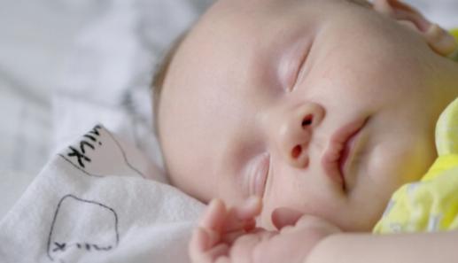 수면 일정과 결합을 조화롭게 하기: 신생 부모의 전략