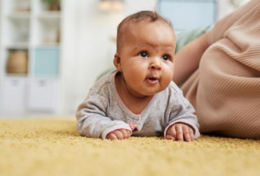 태어난 아기부터 유아: 변화하는 수면 주기 및 적응하는 방법