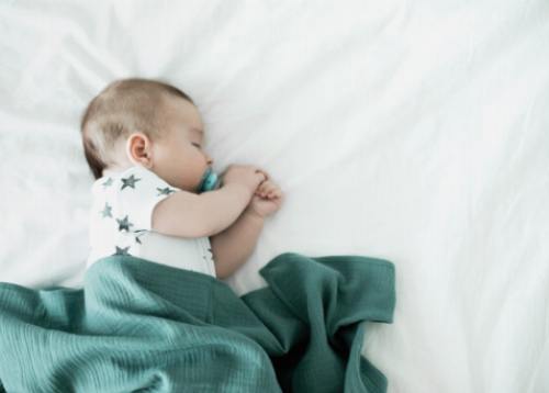 평화로운 밤의 열쇠: 아기 수면주기 해독하기