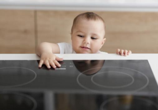 아기보호 101: 집에 안전 문을 설치하고 사용하는 방법