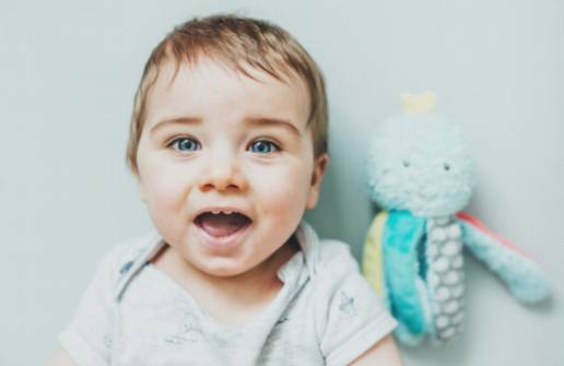 아기 수화는 부모-자녀 간 유대감을 강화할 수 있는 방법
